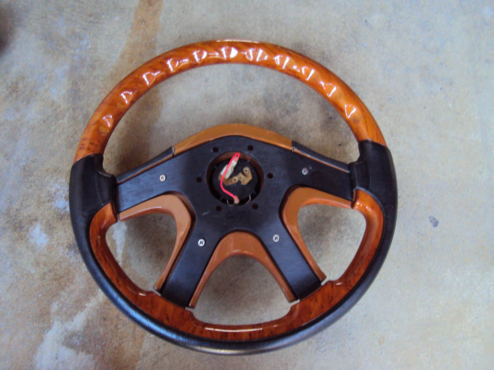 Index of /images/for_sale/Fabulous_Luxury_II_360mm_Steering_Wheel_011214