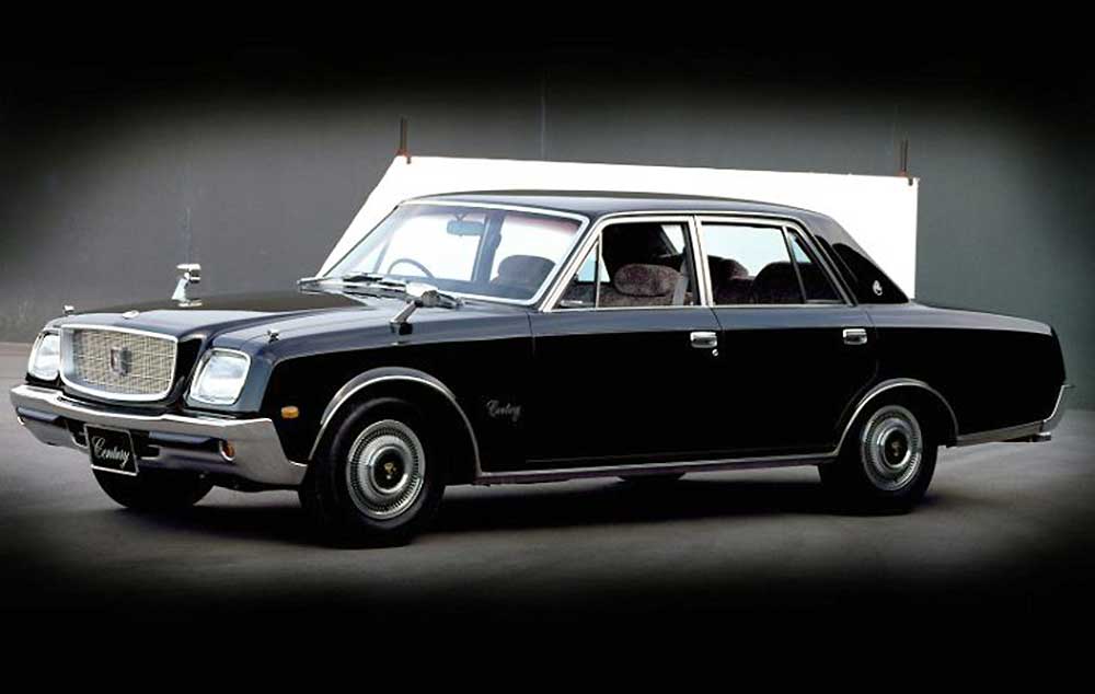 Image of a first generation Toyota Century (1967 – 1997). Throughout 40 years the pregression of the design is apparent. - 2018 Toyota Century HYBRID The Ultimate in JDM Luxury