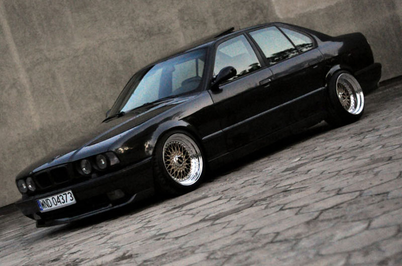 BMW 525i E34 12 Cylinder on Custom 17×11.5" BBS RS | JDMEURO.com